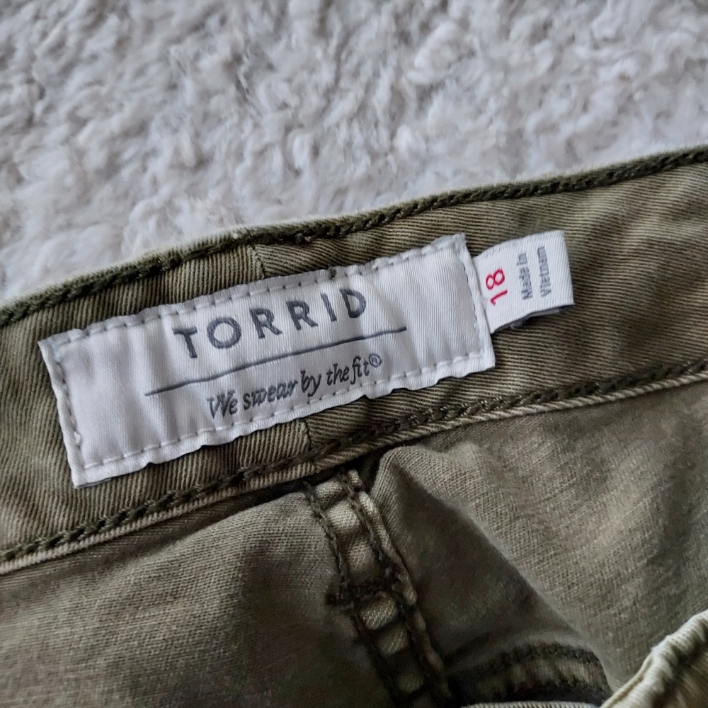 Crop Pants - Picture 2 of 2